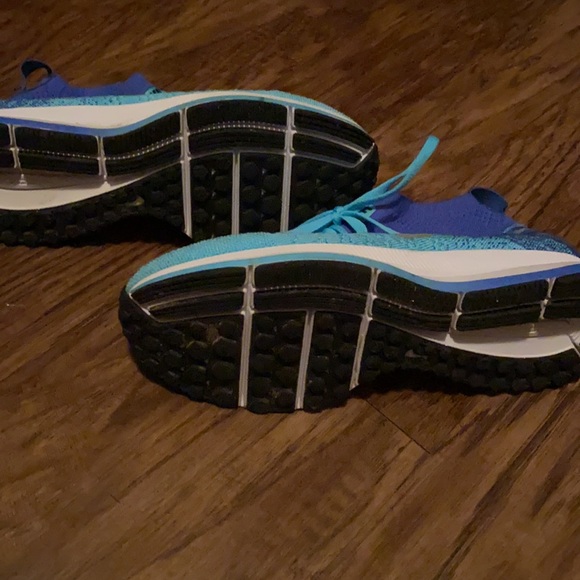 Nike shoes - Picture 5 of 5